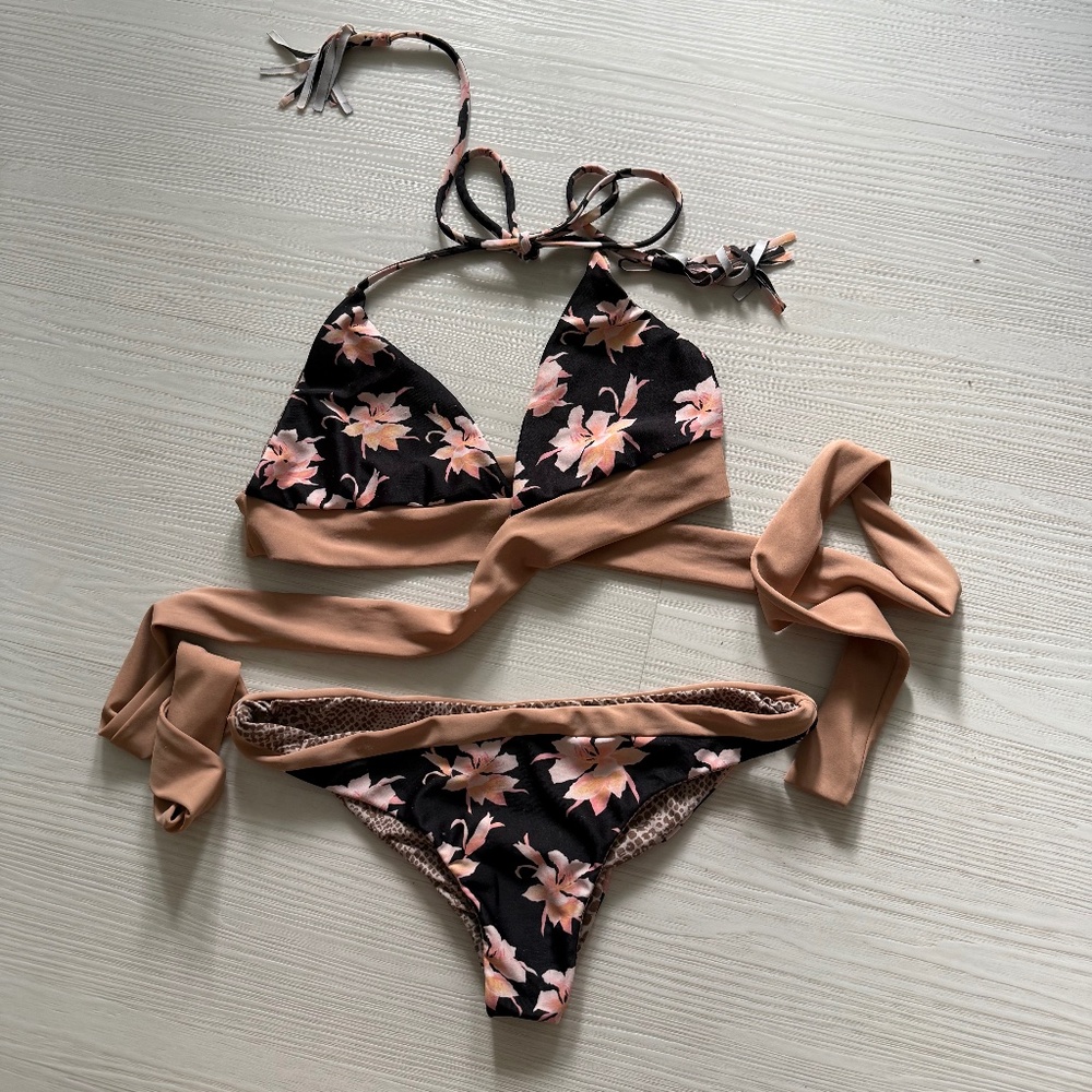Acacia Swimwear Matching 2-Piece set. Aloha Flower Print M